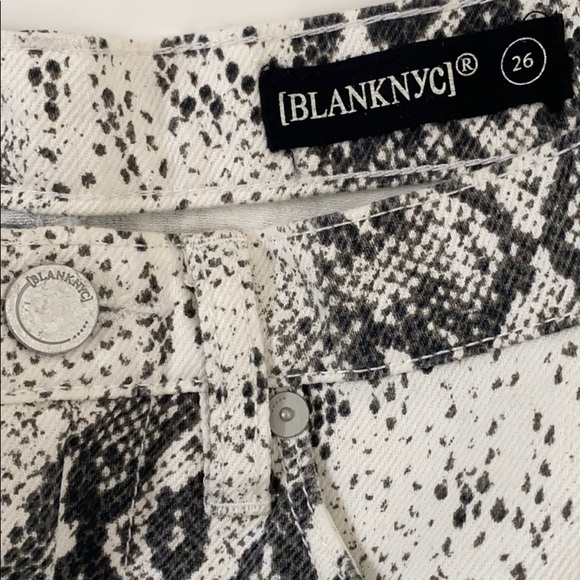 NEW Blank NYC snakeskin mini skirt - Picture 3 of 7